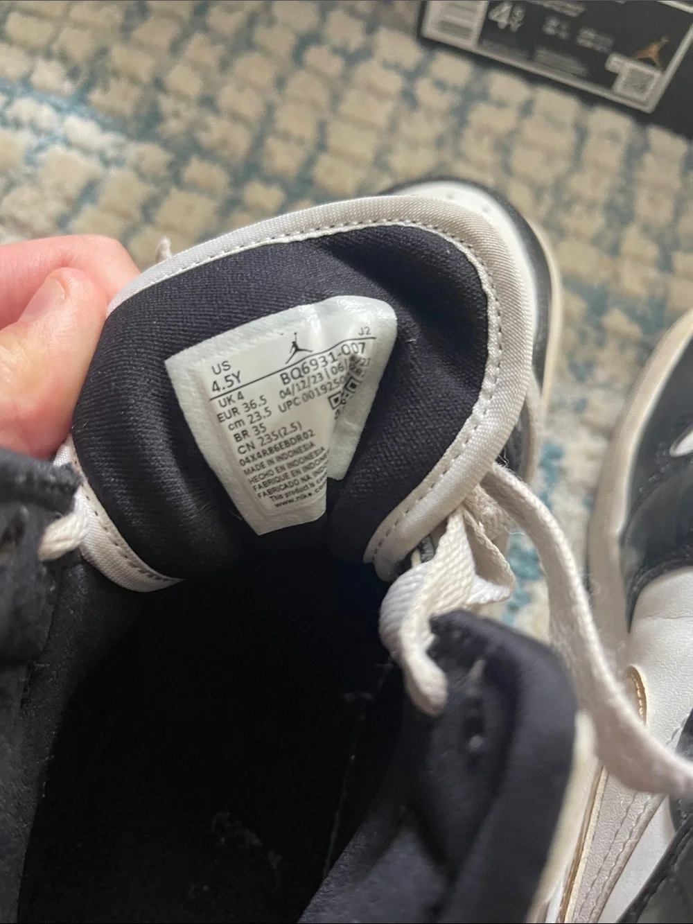 Nike Black White Gold Low-Top Sneakers